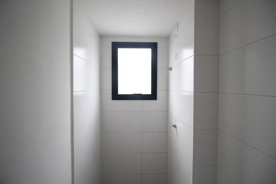 Banheiro de kitnet/studio à venda com 0 quarto, 10m² em Lomba do Pinheiro, Porto Alegre