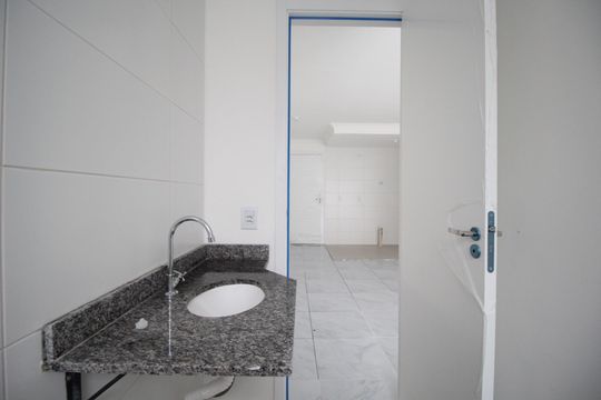 Banheiro de kitnet/studio à venda com 0 quarto, 10m² em Lomba do Pinheiro, Porto Alegre