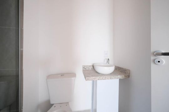 Banheiro de apartamento para alugar com 2 quartos, 42m² em Vila Ré, São Paulo