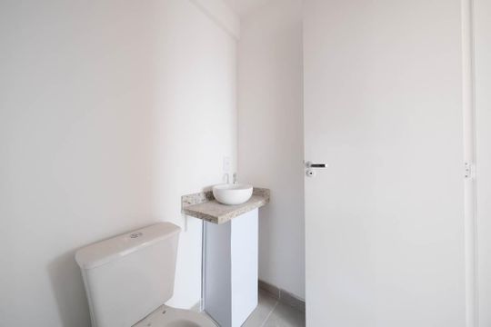 Banheiro de apartamento para alugar com 2 quartos, 42m² em Vila Ré, São Paulo