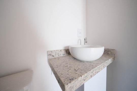 Banheiro de apartamento para alugar com 2 quartos, 42m² em Vila Ré, São Paulo