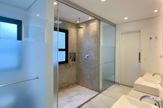 Banheiro de casa de condomínio à venda com 3 quartos, 308m² em Alphaville, Santana de Parnaíba