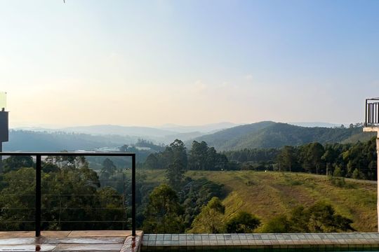 Vista de casa de condomínio à venda com 3 quartos, 308m² em Alphaville, Santana de Parnaíba