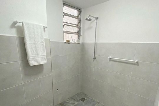 Banheiro de kitnet/studio para alugar com 1 quarto, 25m² em Bela Vista, Vespasiano