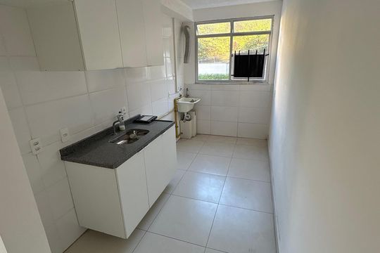Cozinha de apartamento à venda com 2 quartos, 45m² em Tomás Coelho, Rio de Janeiro