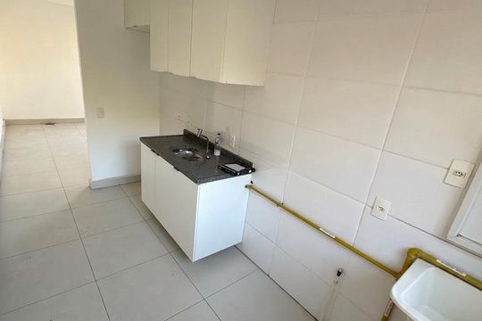 Cozinha de apartamento à venda com 2 quartos, 45m² em Tomás Coelho, Rio de Janeiro