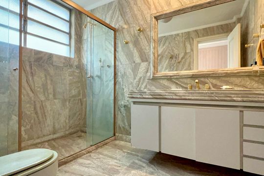 Banheiro da Suíte 1 de apartamento para alugar com 3 quartos, 330m² em Jardim Paulista, São Paulo