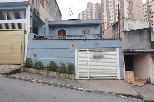 Fachada de casa à venda com 3 quartos, 180m² em Baeta Neves, São Bernardo do Campo