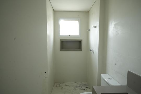 Banheiro de apartamento à venda com 1 quarto, 56m² em Jardim, Santo André