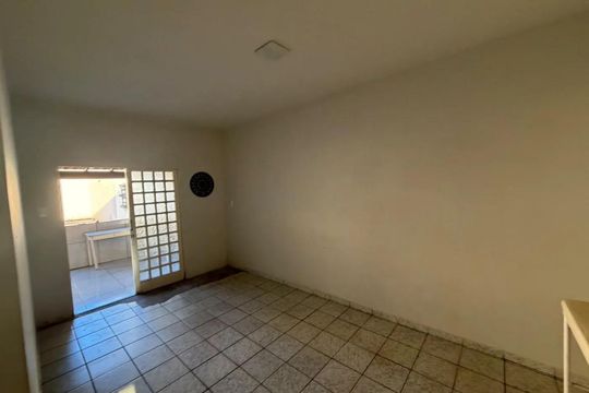 Sala de casa para alugar com 3 quartos, 115m² em Santa Mônica, Uberlândia