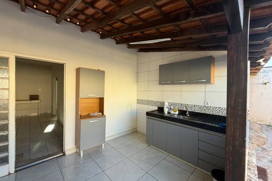 Cozinha de casa para alugar com 3 quartos, 115m² em Santa Mônica, Uberlândia