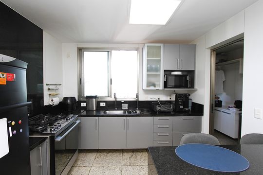 Cozinha de apartamento para alugar com 4 quartos, 183m² em Belvedere, Belo Horizonte