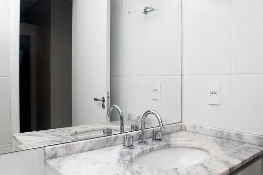 Banheiro 1 Quarto Suíte de apartamento para alugar com 2 quartos, 56m² em Medianeira, Porto Alegre