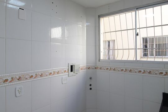 Cozinha e Área de Serviço de apartamento à venda com 2 quartos, 48m² em Piratininga, Belo Horizonte