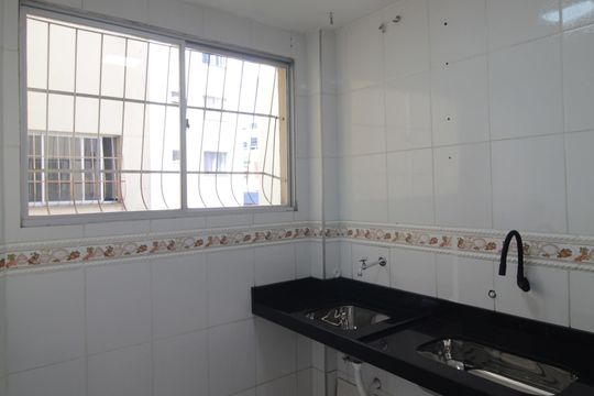Cozinha e Área de Serviço de apartamento à venda com 2 quartos, 48m² em Piratininga, Belo Horizonte