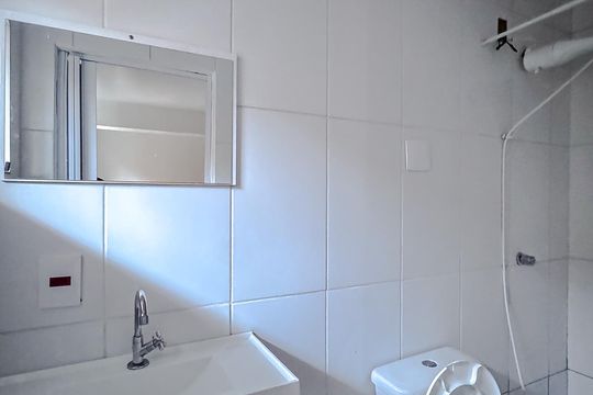 Banheiro de apartamento para alugar com 1 quarto, 30m² em Vila Oratorio, São Paulo