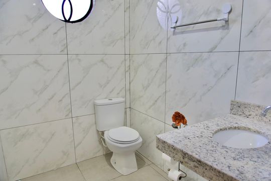 Banheiro de casa à venda com 3 quartos, 75m² em Carlos Prates, Belo Horizonte