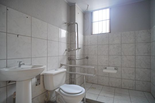 Banheiro de apartamento à venda com 2 quartos, 46m² em Campina, São Leopoldo