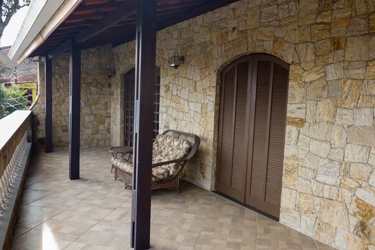 Sacada de casa à venda com 3 quartos, 289m² em Veloso, Osasco