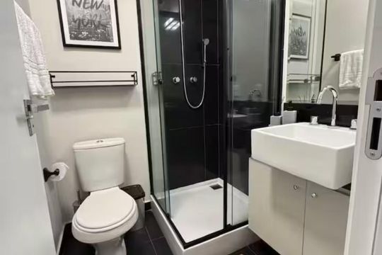 Banheiro de kitnet/studio para alugar com 1 quarto, 33m² em Santana, São Paulo