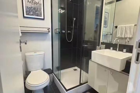 Banheiro de kitnet/studio para alugar com 1 quarto, 33m² em Santana, São Paulo