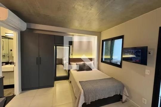 Sala / Quarto de kitnet/studio para alugar com 1 quarto, 33m² em Santana, São Paulo