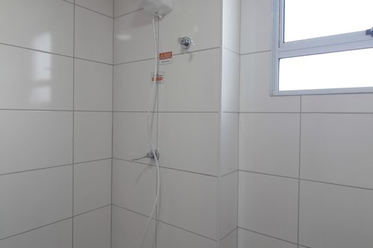 Banheiro de apartamento para alugar com 2 quartos, 50m² em Juliana, Belo Horizonte
