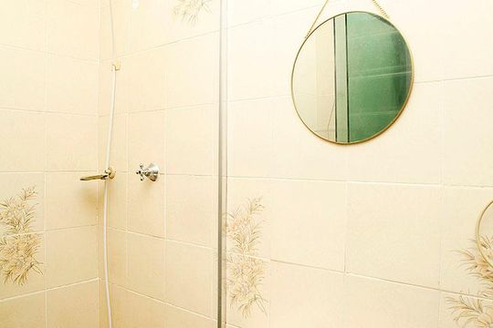 Banheiro de apartamento para alugar com 1 quarto, 49m² em Menino Deus, Porto Alegre