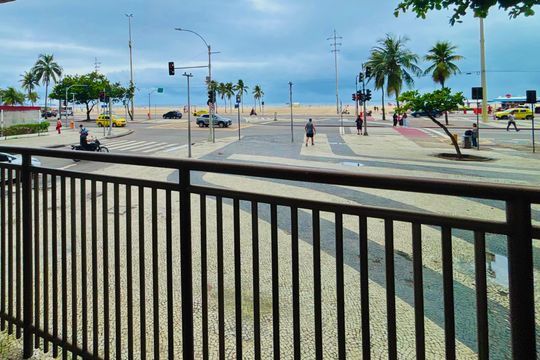 Vista Sala de apartamento para alugar com 3 quartos, 129m² em Copacabana, Rio de Janeiro