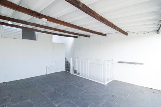 Sacada de casa à venda com 2 quartos, 100m² em Vila Santa Edwiges, São Paulo
