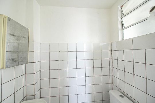 Banheiro da Suíte de casa à venda com 2 quartos, 100m² em Vila Santa Edwiges, São Paulo