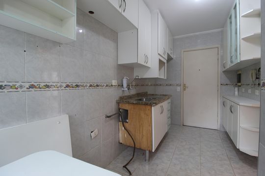 Cozinha de apartamento à venda com 2 quartos, 74m² em Vila Uberabinha, São Paulo