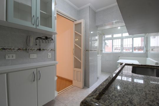 Cozinha de apartamento à venda com 2 quartos, 74m² em Vila Uberabinha, São Paulo