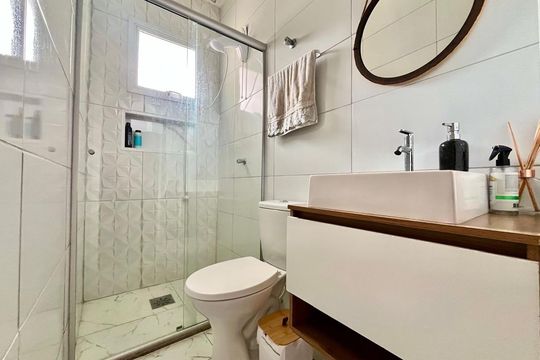 Banheiro de casa à venda com 3 quartos, 110m² em São José, Canoas