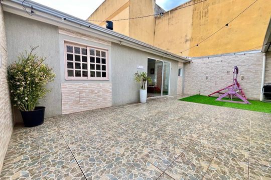 Área Externa de casa à venda com 3 quartos, 110m² em São José, Canoas