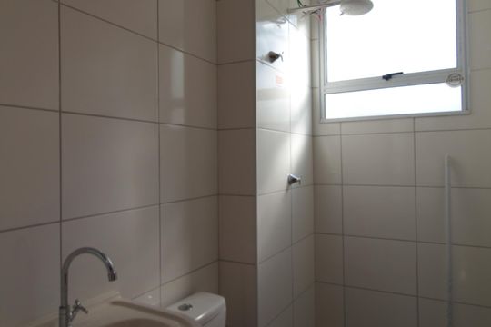 Banheiro de apartamento para alugar com 2 quartos, 50m² em Juliana, Belo Horizonte