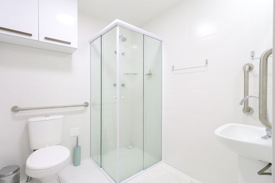 Banheiro de apartamento para alugar com 1 quarto, 27m² em Vila Romana, São Paulo