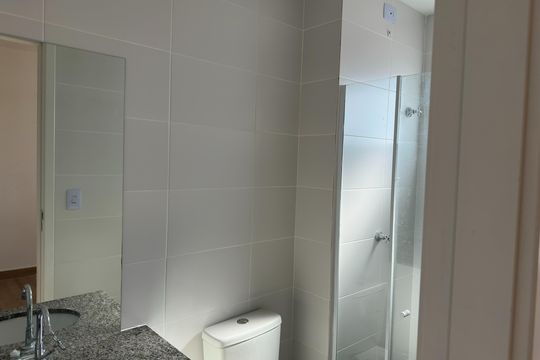 Banheiro da Suíte de apartamento para alugar com 2 quartos, 64m² em Jardim Didinha, Jacareí