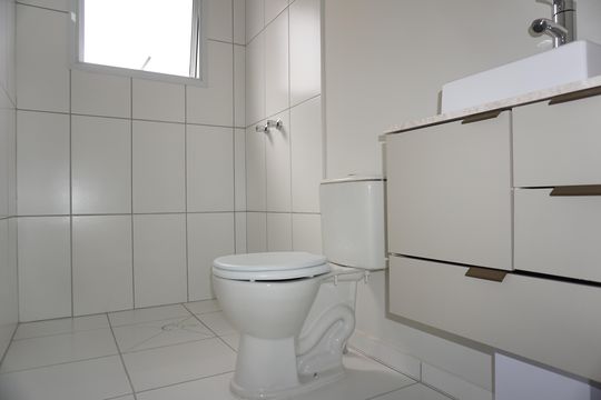 Banheiro da Suíte de apartamento para alugar com 3 quartos, 128m² em Jardim Sao Luiz, Embu das Artes