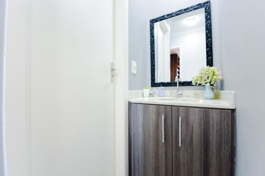 Banheiro Social de apartamento à venda com 2 quartos, 54m² em Vila Endres, Guarulhos