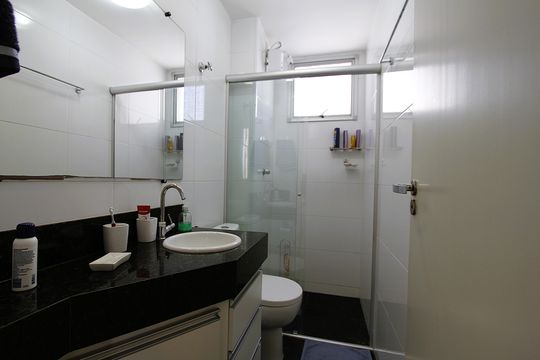 Banheiro da Suíte de apartamento à venda com 3 quartos, 77m² em Grajaú, Belo Horizonte