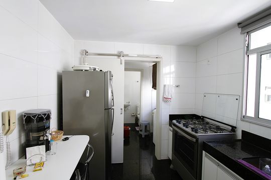 Cozinha de apartamento à venda com 3 quartos, 77m² em Grajaú, Belo Horizonte