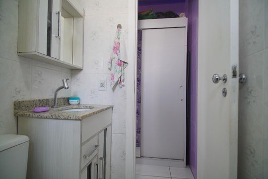 Banheiro de apartamento à venda com 4 quartos, 92m² em Santos Dumont, São Leopoldo