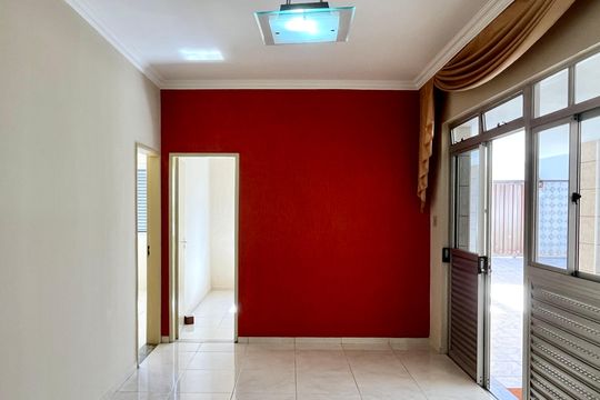 Casa para alugar com 4 quartos, 400m² em Aparecida, Belo Horizonte