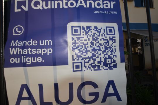Placa instalada de apartamento para alugar com 2 quartos, 60m² em Praça Seca, Rio de Janeiro