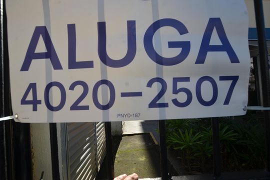 Placa instalada de apartamento para alugar com 2 quartos, 60m² em Praça Seca, Rio de Janeiro
