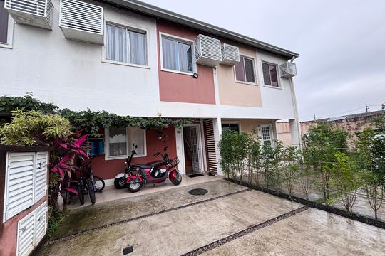 Fachada de casa de condomínio para alugar com 3 quartos, 84m² em Vargem Grande, Rio de Janeiro