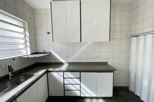 Cozinha de casa para alugar com 2 quartos, 100m² em Jardim Alvorada (zona Oeste), São Paulo