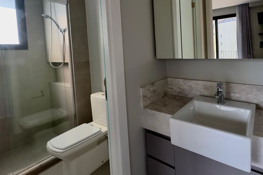 Banheiro & Lavabo de apartamento para alugar com 1 quarto, 53m² em Bigorrilho, Curitiba