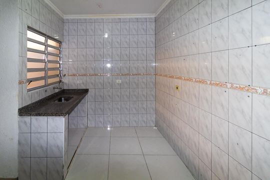 Cozinha de casa para alugar com 2 quartos, 68m² em Satélite Santa Barbara, São Paulo